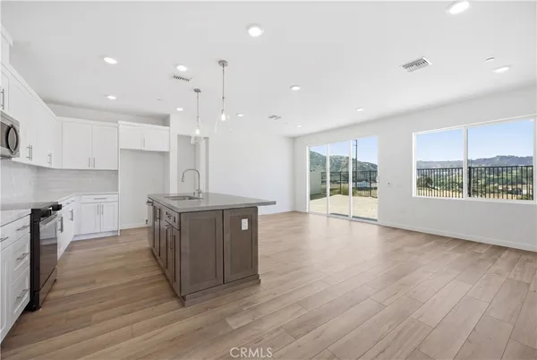 $999,952 | 20804 Pio Pico Court, Newhall, CA 91321