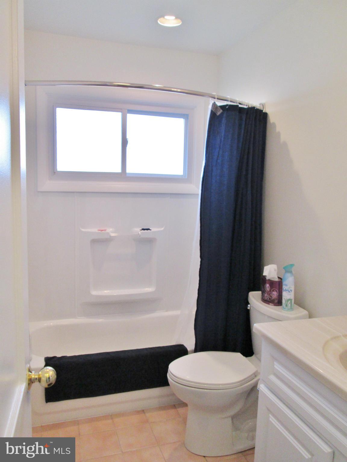 8721 Stockwell Road Baltimore, MD 21234 - Photo 15 of 16 Bath