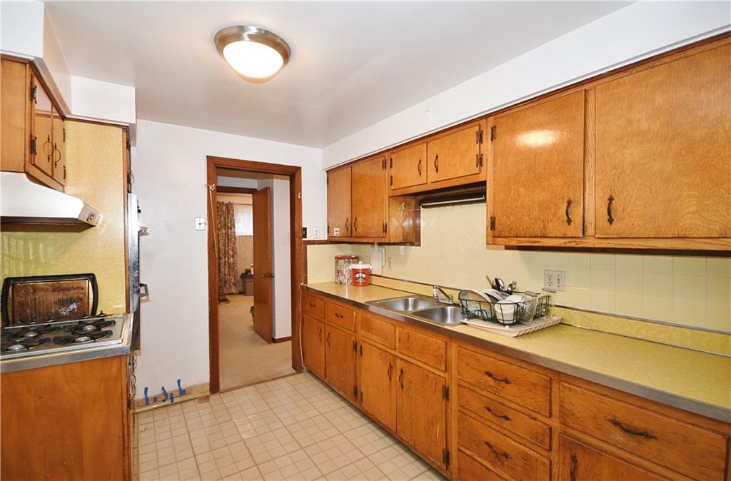 562 Grove Road Verona, PA 15147 - Photo 13 of 25 Gallery Image 13