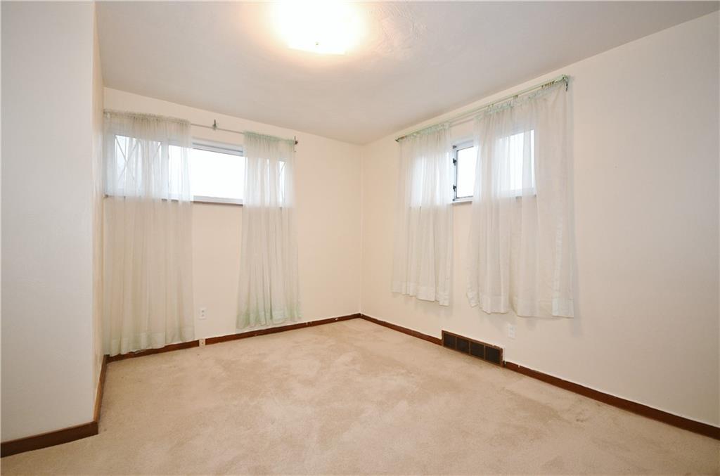 562 Grove Road Verona, PA 15147 - Photo 15 of 25 Gallery Image 15