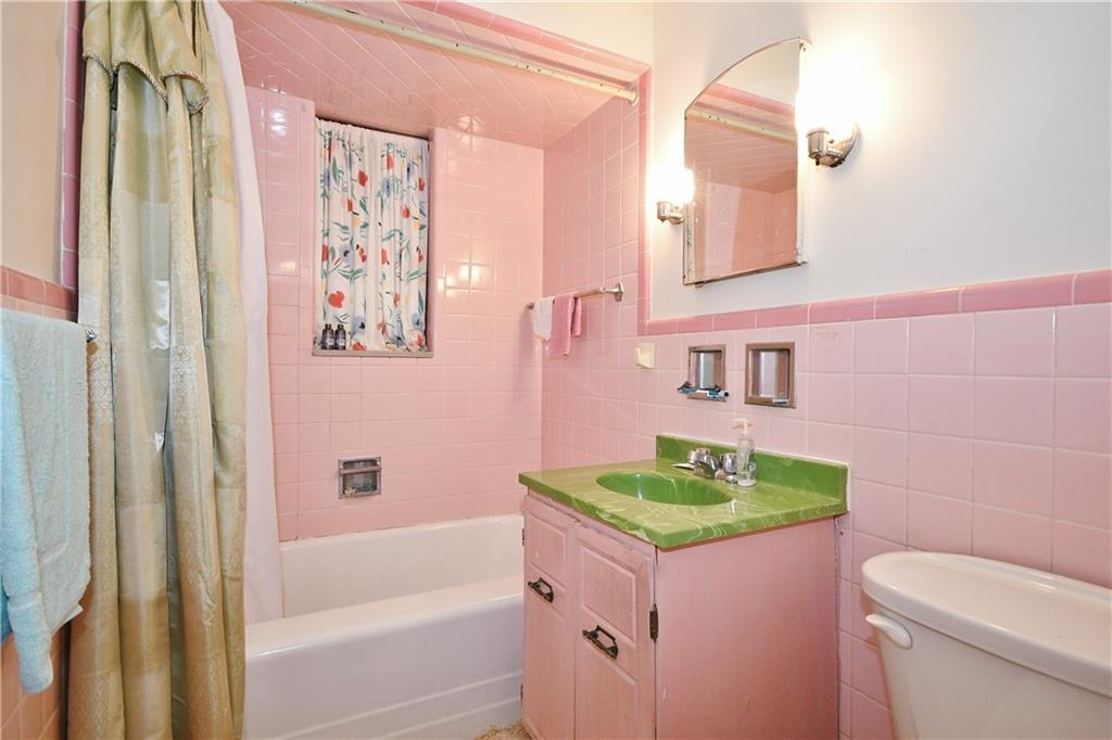 562 Grove Road Verona, PA 15147 - Photo 20 of 25 Gallery Image 20