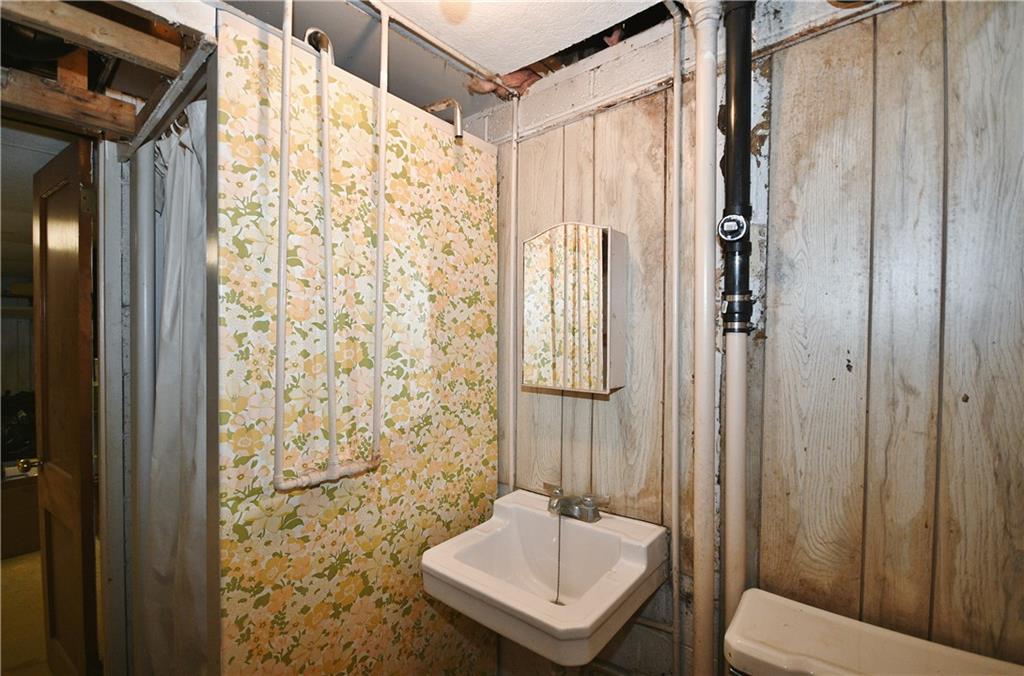 562 Grove Road Verona, PA 15147 - Photo 21 of 25 Gallery Image 21