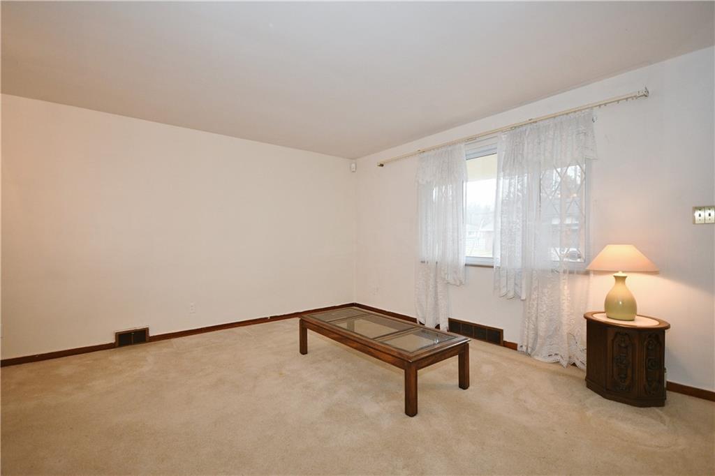 562 Grove Road Verona, PA 15147 - Photo 5 of 25 Gallery Image 5