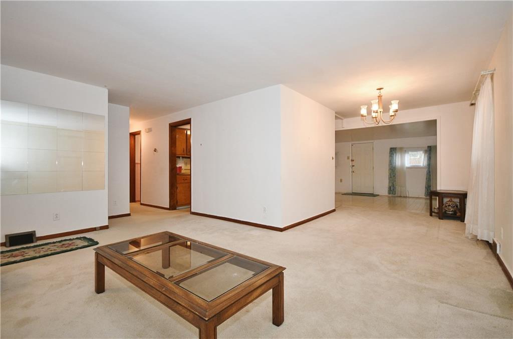 562 Grove Road Verona, PA 15147 - Photo 6 of 25 Gallery Image 6