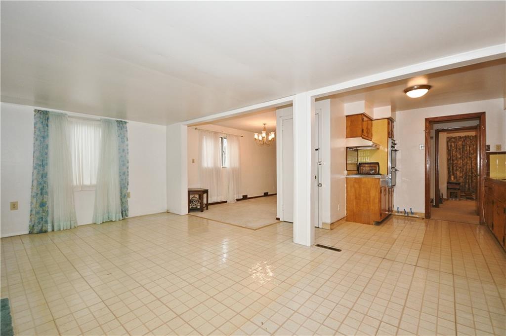 562 Grove Road Verona, PA 15147 - Photo 9 of 25 Gallery Image 9