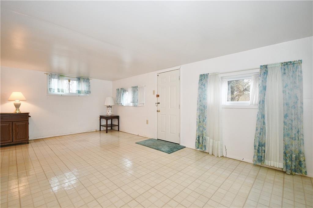 562 Grove Road Verona, PA 15147 - Photo 10 of 25 Gallery Image 10