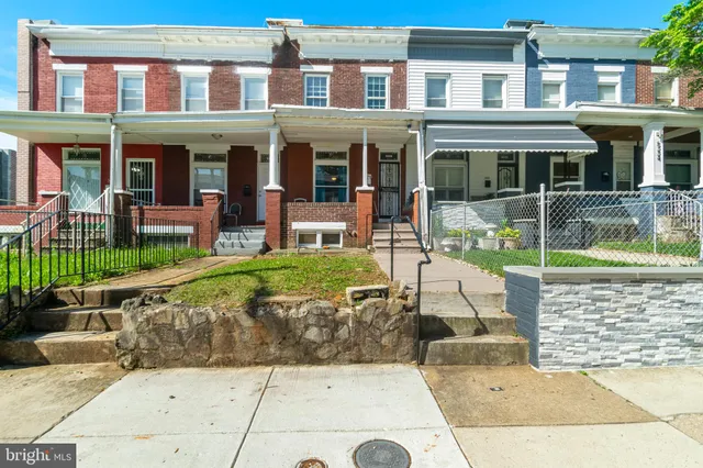 front view of house with a yard
