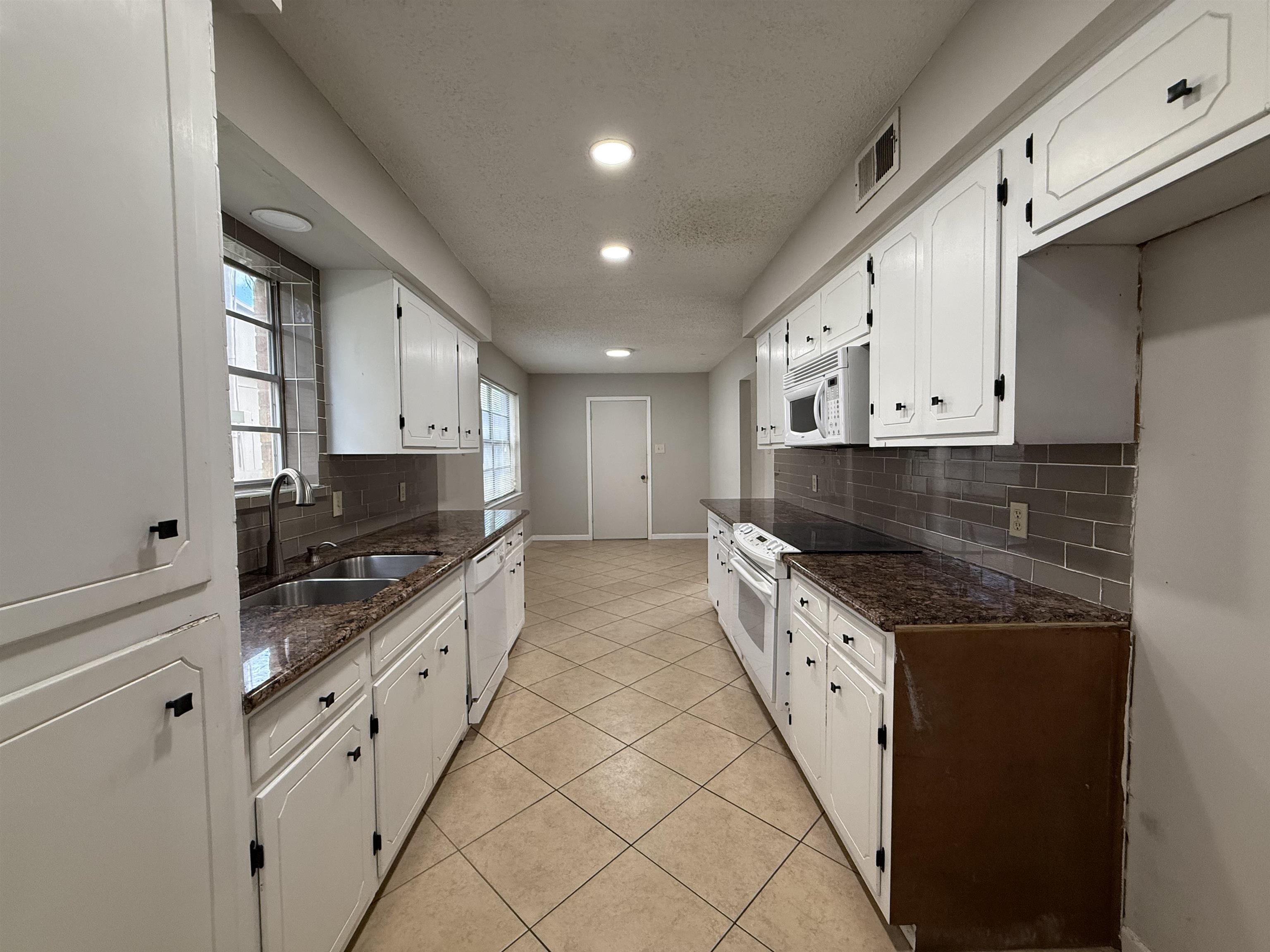 329 Pinchback Road Beaumont, TX 77707 - Photo 7 of 20
