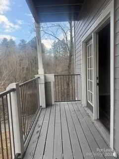 $1,550 | 300 Vista Lake Drive, Unit 205, Candler, NC 28715