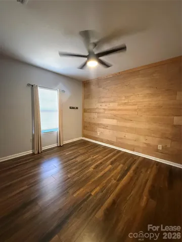 $1,550 | 300 Vista Lake Drive, Unit 205, Candler, NC 28715