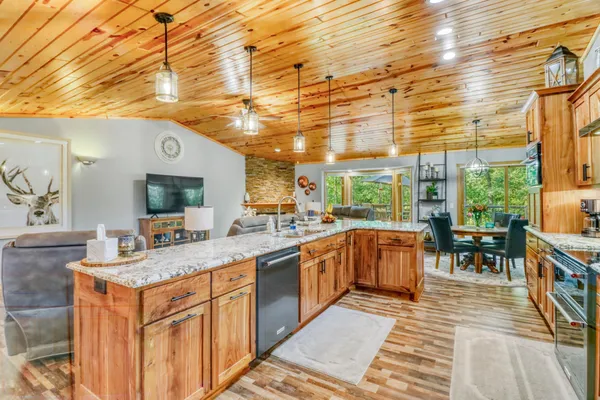 $795,000 | 37895 Southwest Height Of Land Drive, Rochert, MN 56578