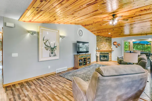 $795,000 | 37895 Southwest Height Of Land Drive, Rochert, MN 56578