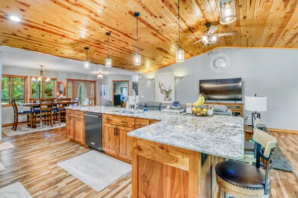 $795,000 | 37895 Southwest Height Of Land Drive, Rochert, MN 56578