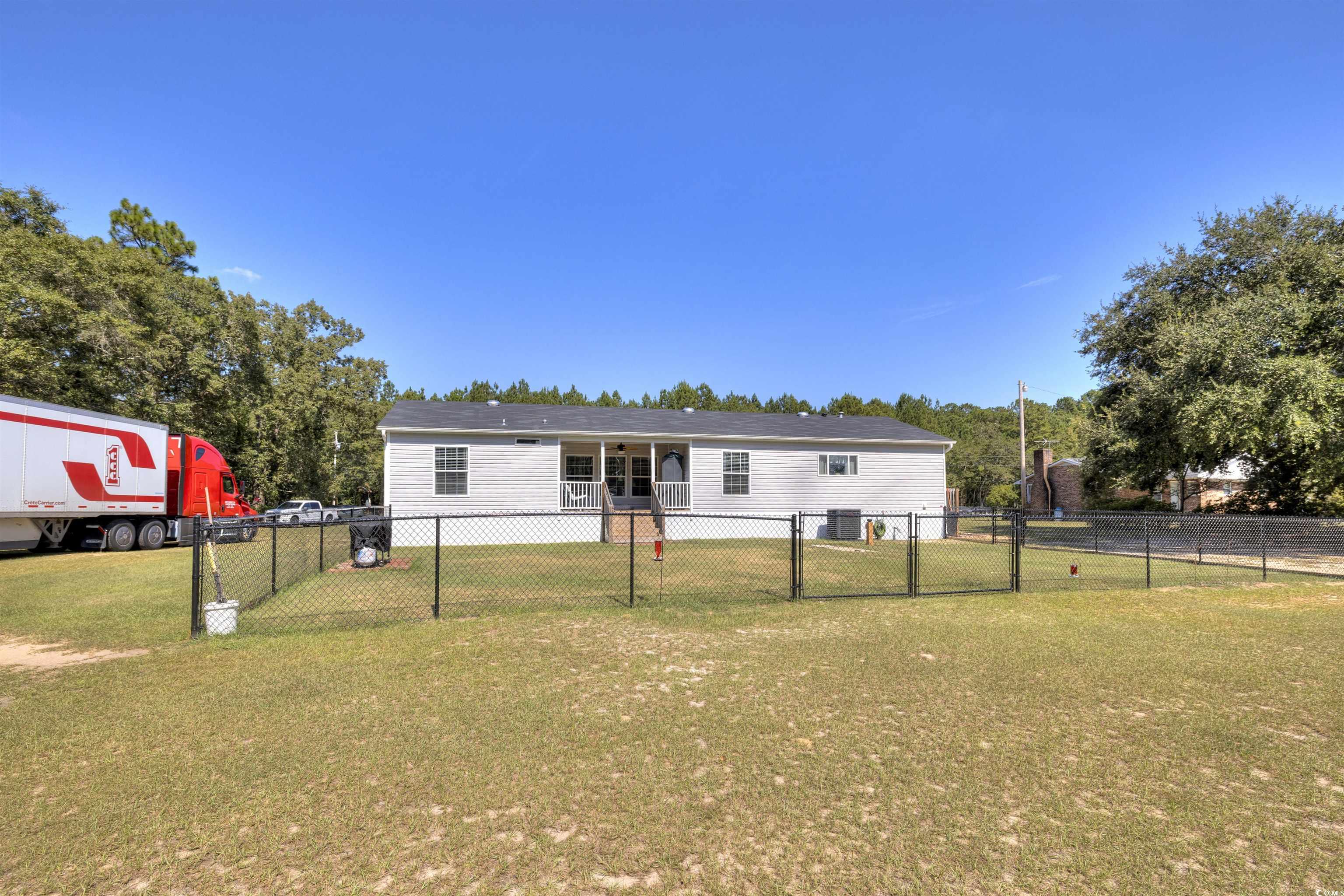 4520 Huggins Road Lake City, SC 29560 - Photo 5 of 40 Manufactured / mobile home featuring a gate