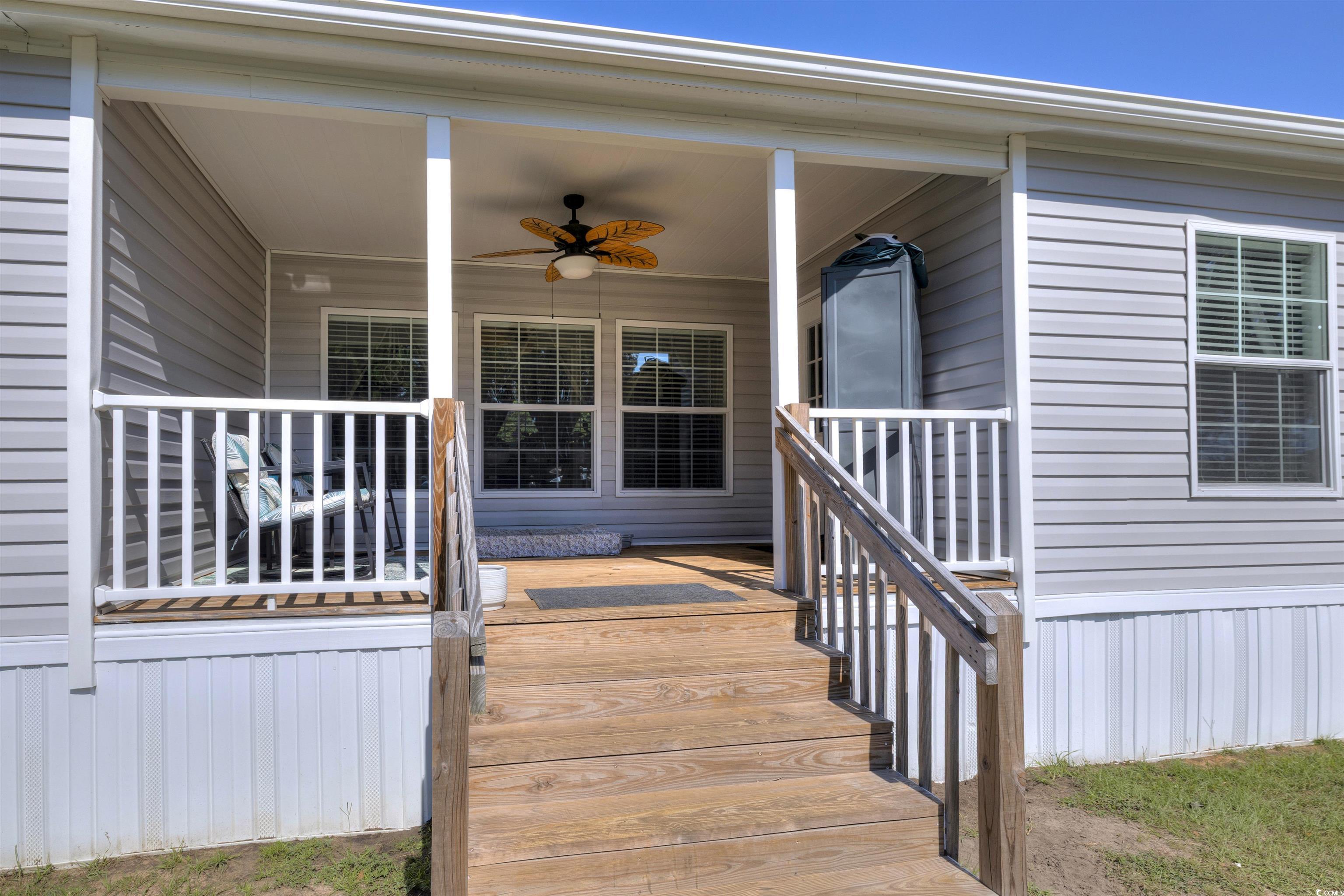4520 Huggins Road Lake City, SC 29560 - Photo 6 of 40 Property entrance with ceiling fan