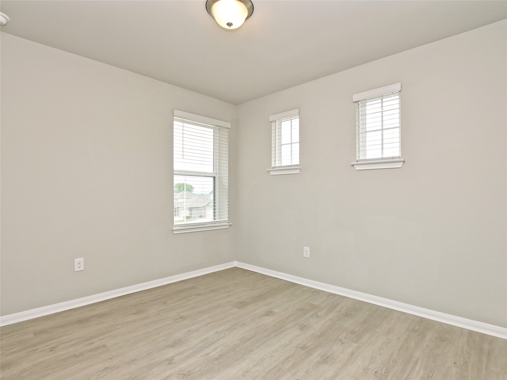 6917 Ranchito Drive Austin, TX 78744 - Photo 22 of 29 2nd floor 3rd bedroom