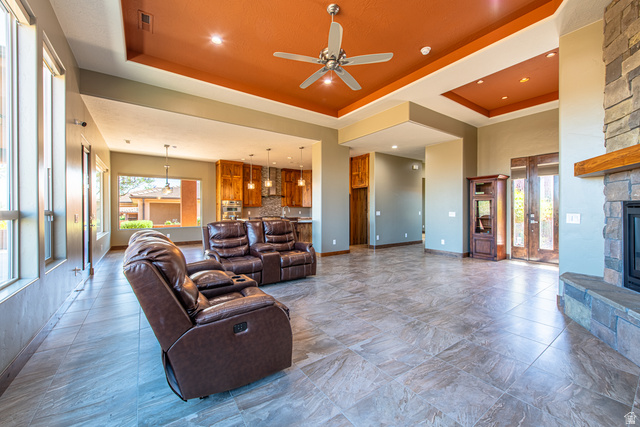 322 340 E Street Ivins, UT 84738 - Photo 9 of 61 Living room