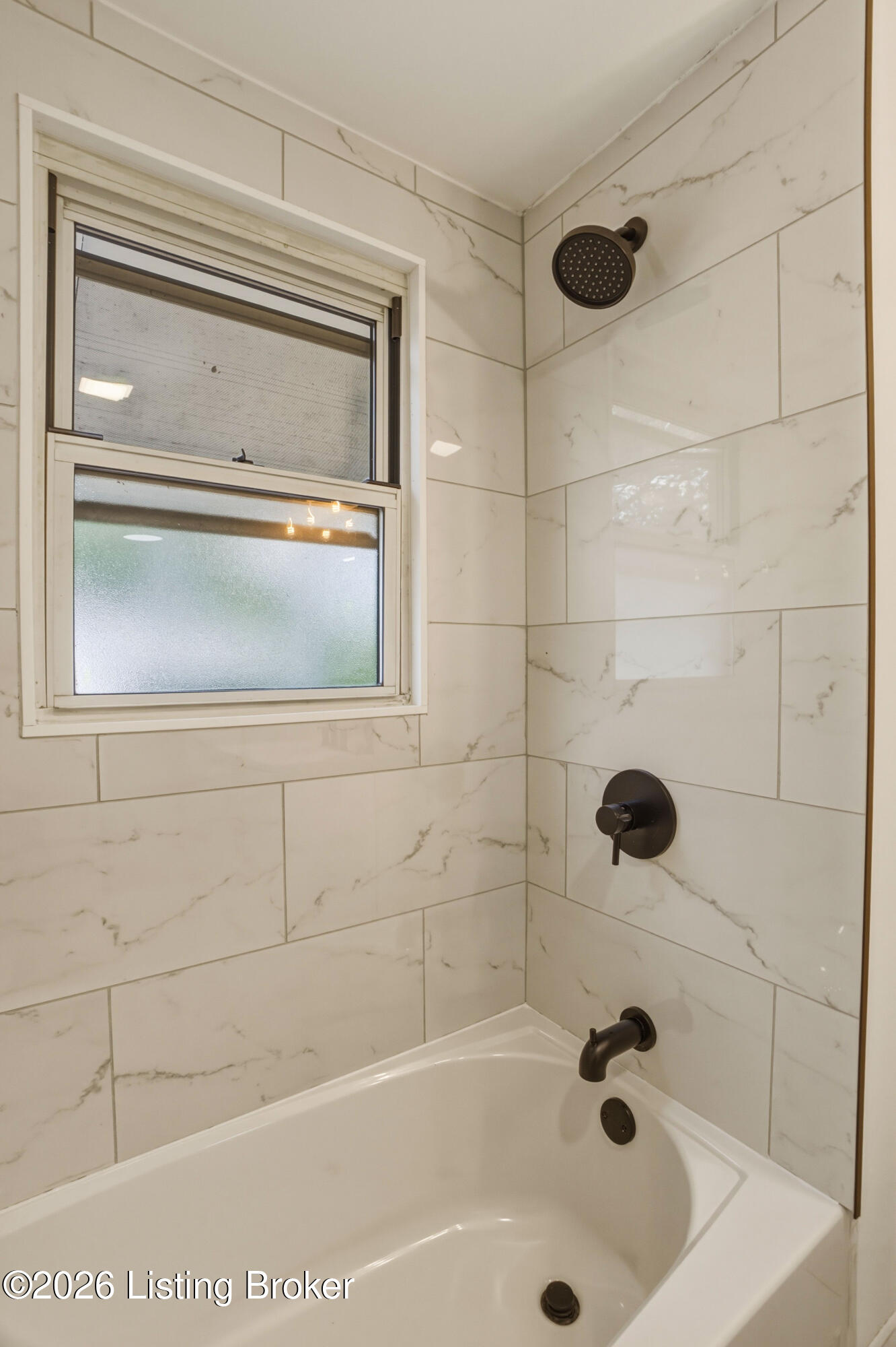 12113 East Orell Road Louisville, KY 40272 - Photo 16 of 28 13_Bathroom_Detail