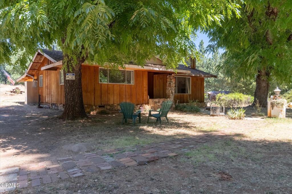 2660 Independence Road Mokelumne Hill, CA 95245 - Photo 20 of 37 a view of a backyard with table and chairs and a large tree