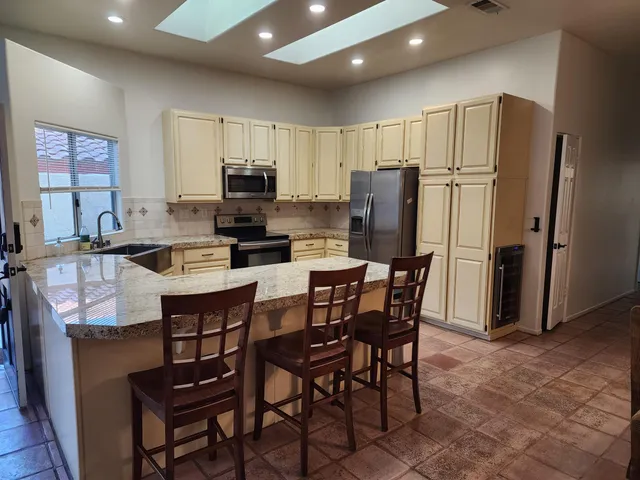 $2,925 | 54035 Avenida Martinez, La Quinta, CA 92253