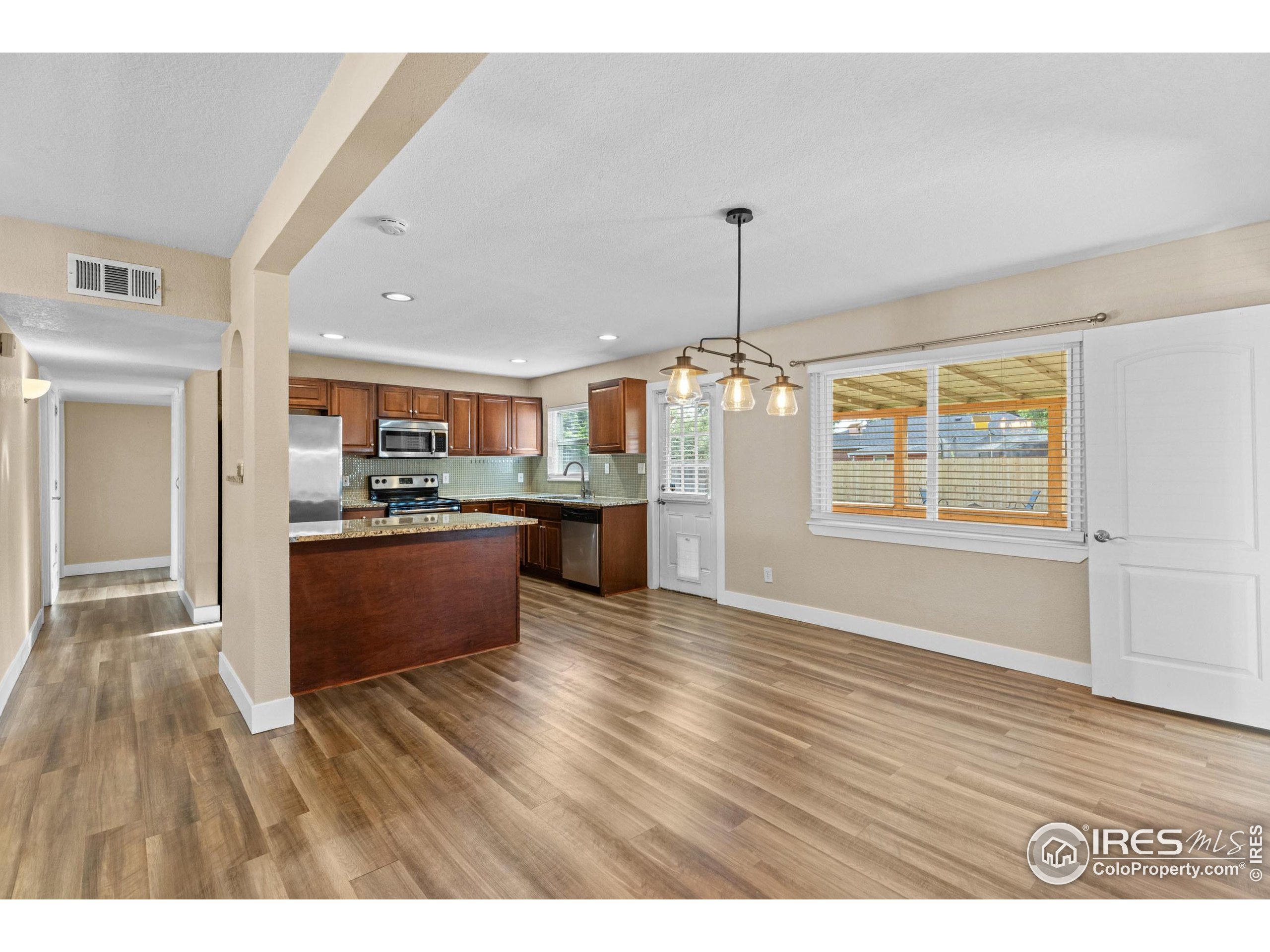 1170 Racine Street Aurora, CO 80011 - Photo 11 of 44