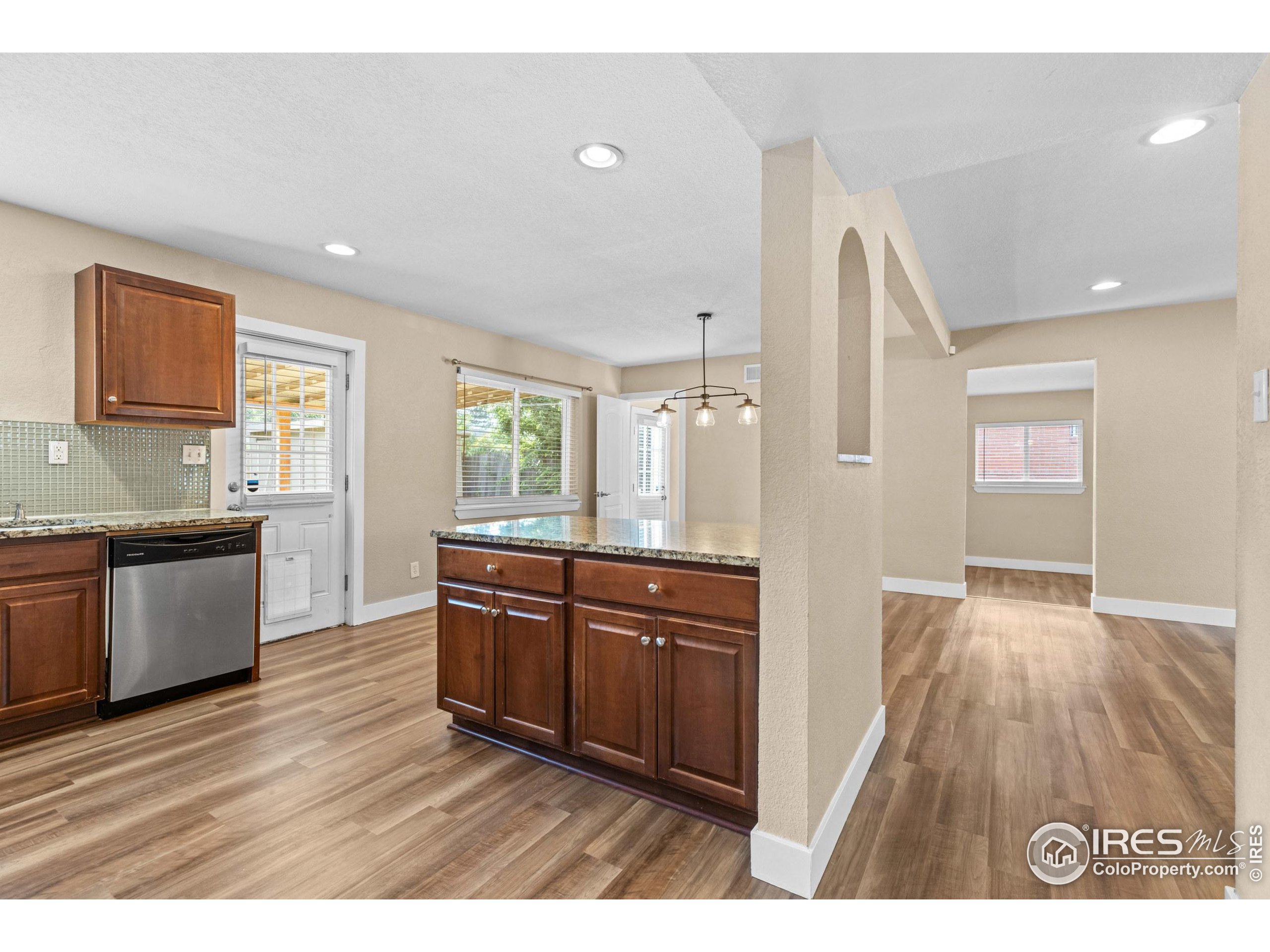 1170 Racine Street Aurora, CO 80011 - Photo 3 of 44