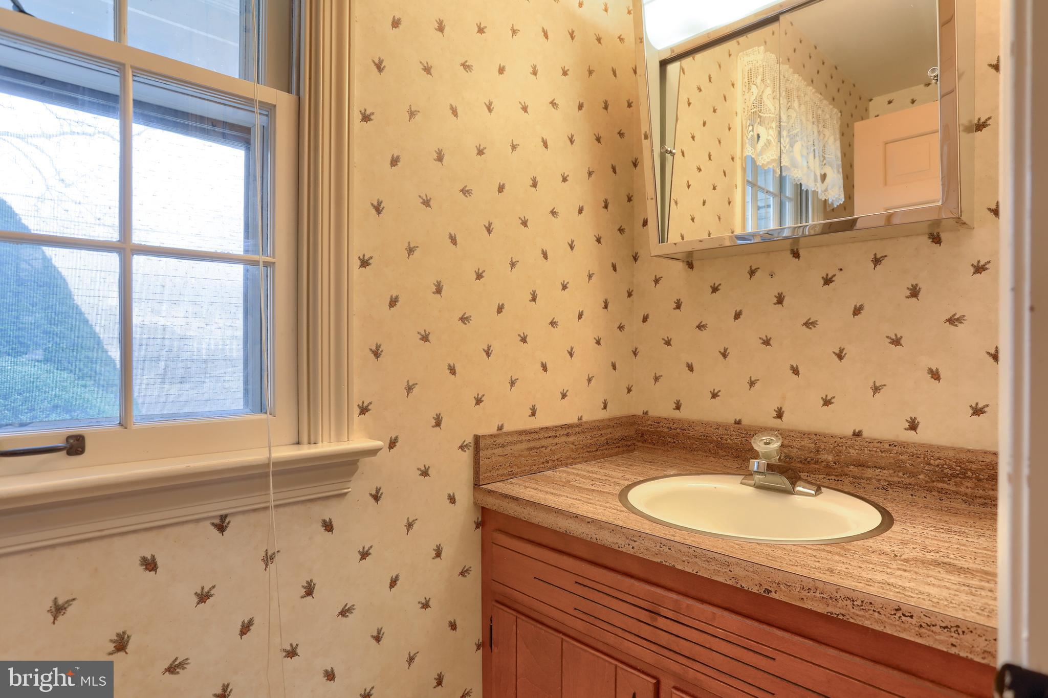 17 Becker Drive Lititz, PA 17543 - Photo 23 of 50 1st floor powder room