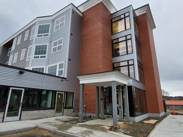 $3,400 | 195 Mechanic Street, Unit 407, Lebanon, NH 03766