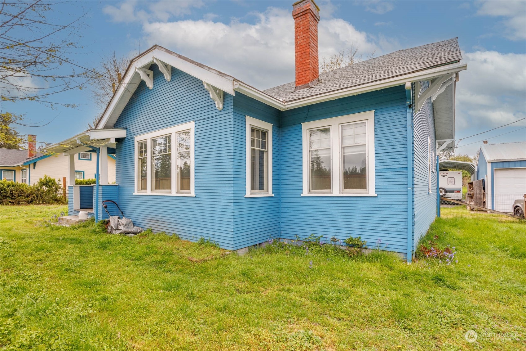 533 McNaught Road South Roy, WA 98580 - Photo 5 of 29 a front view of a house with a yard