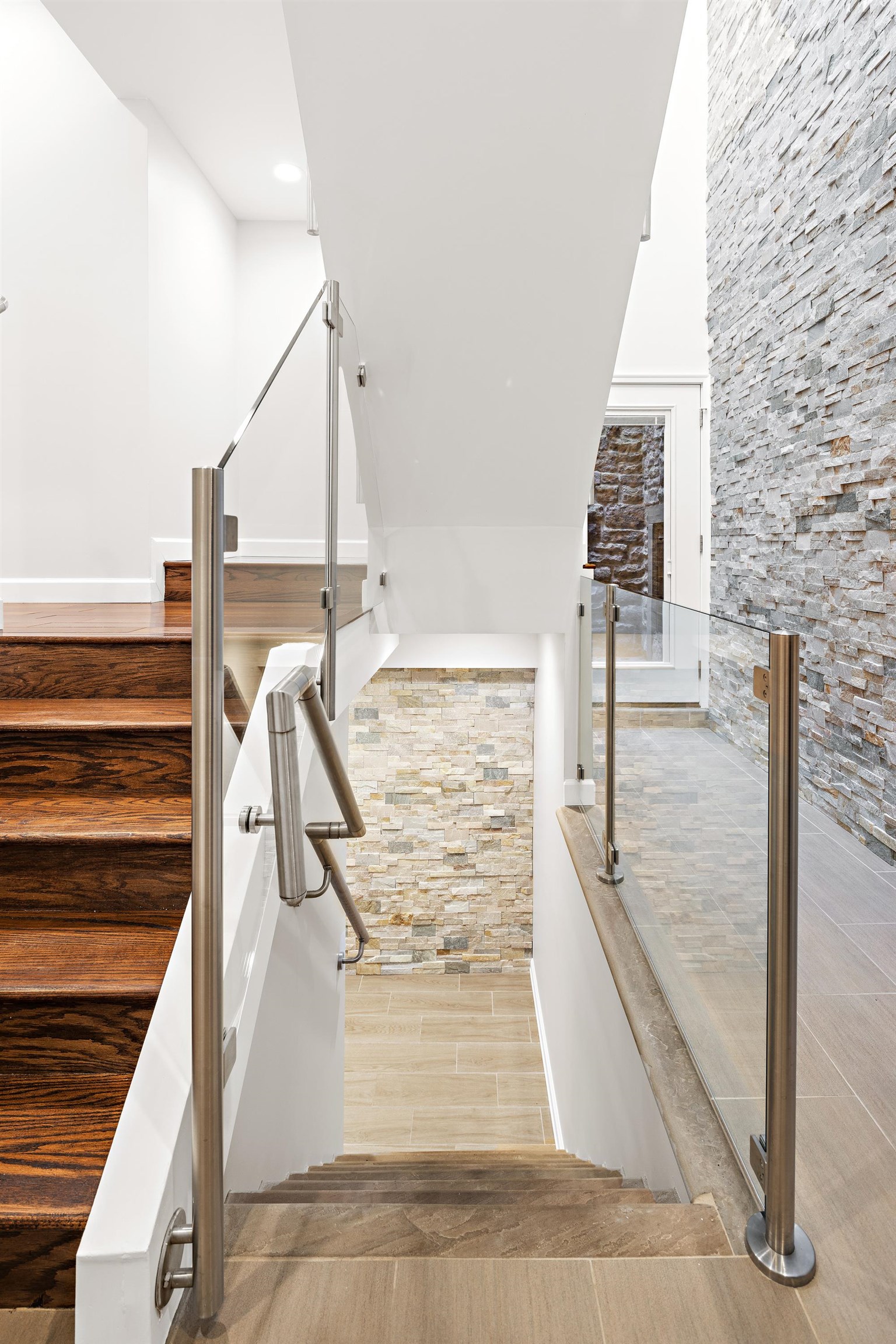 147 Manhattan Avenue Jersey City, NJ 07307 - Photo 11 of 42