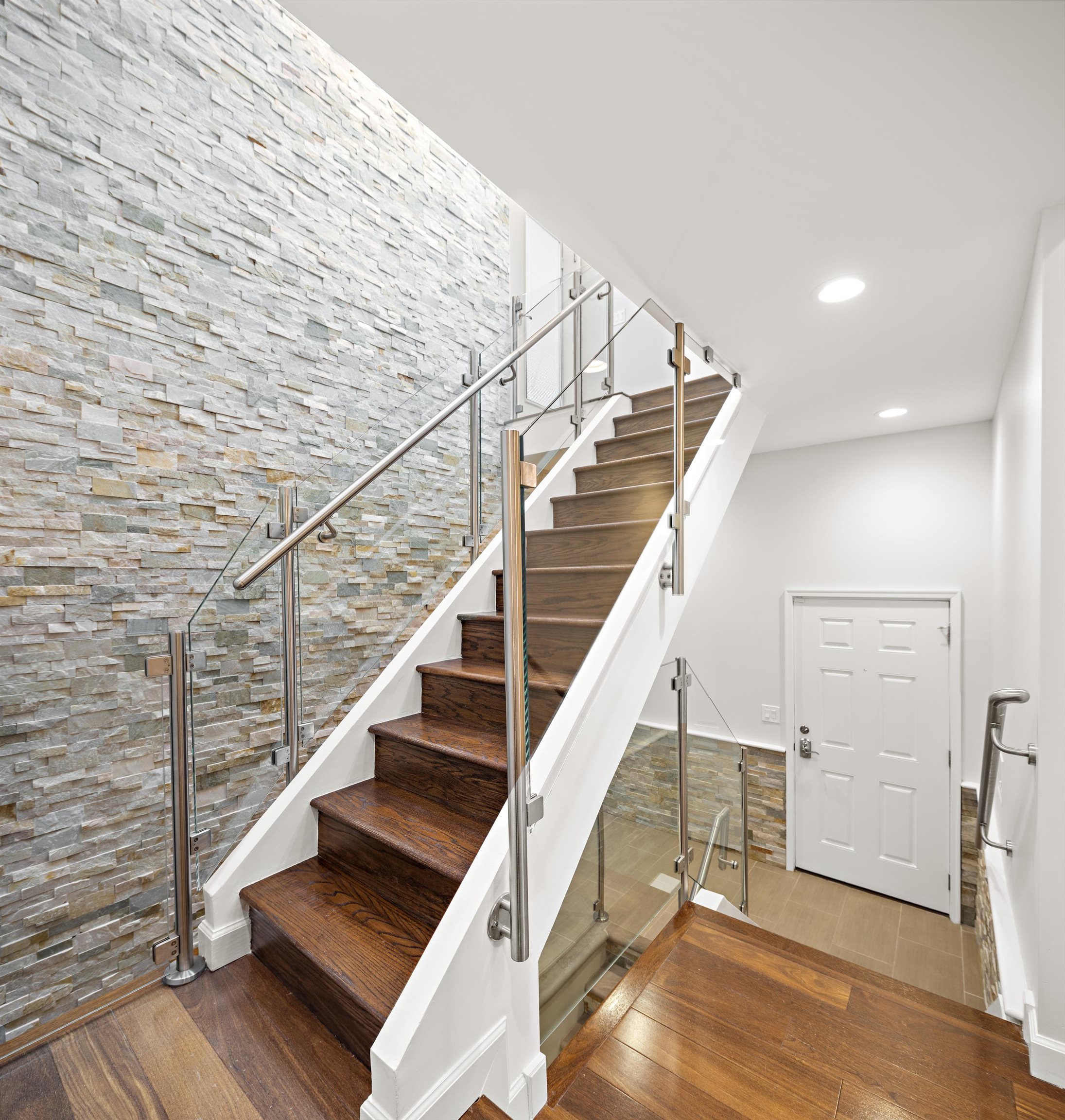 147 Manhattan Avenue Jersey City, NJ 07307 - Photo 19 of 42