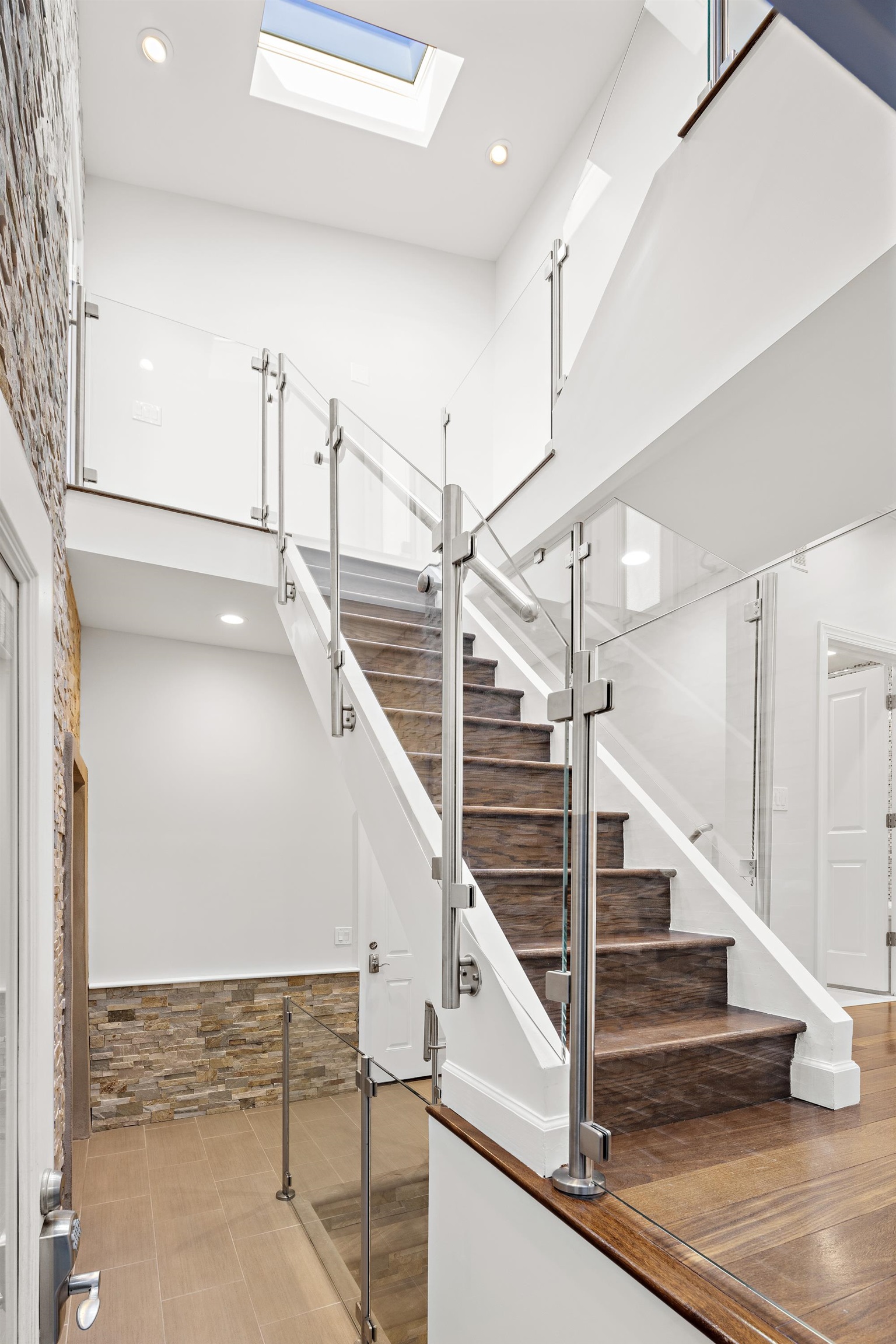 147 Manhattan Avenue Jersey City, NJ 07307 - Photo 20 of 42