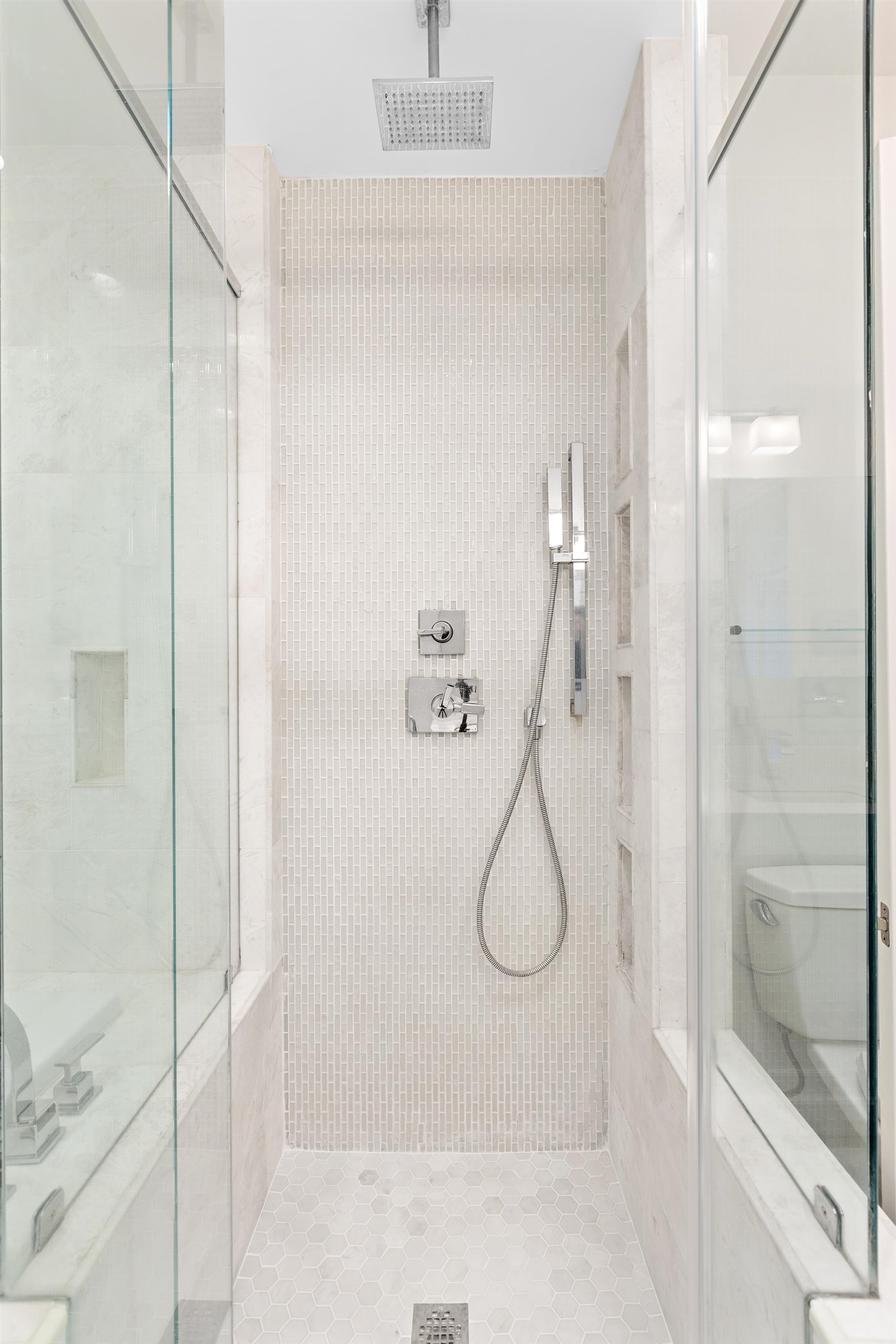 147 Manhattan Avenue Jersey City, NJ 07307 - Photo 24 of 42