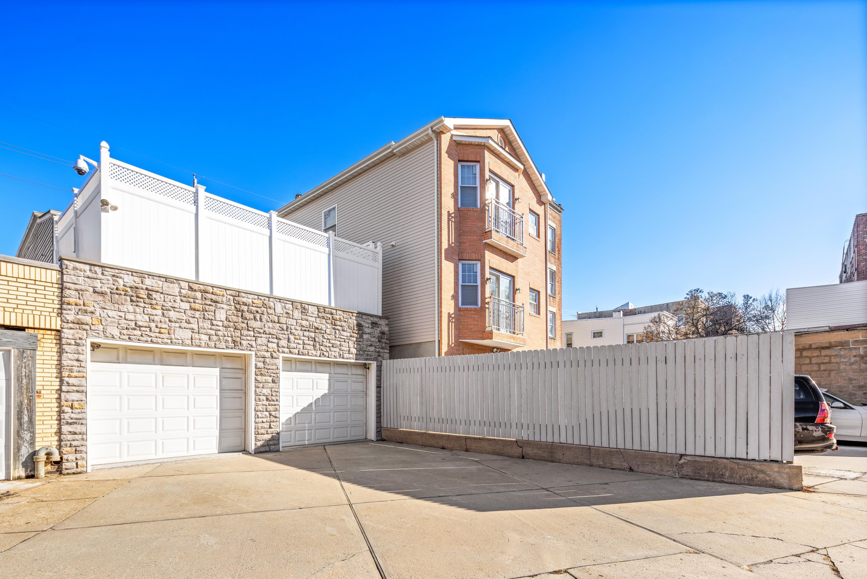 147 Manhattan Avenue Jersey City, NJ 07307 - Photo 34 of 42