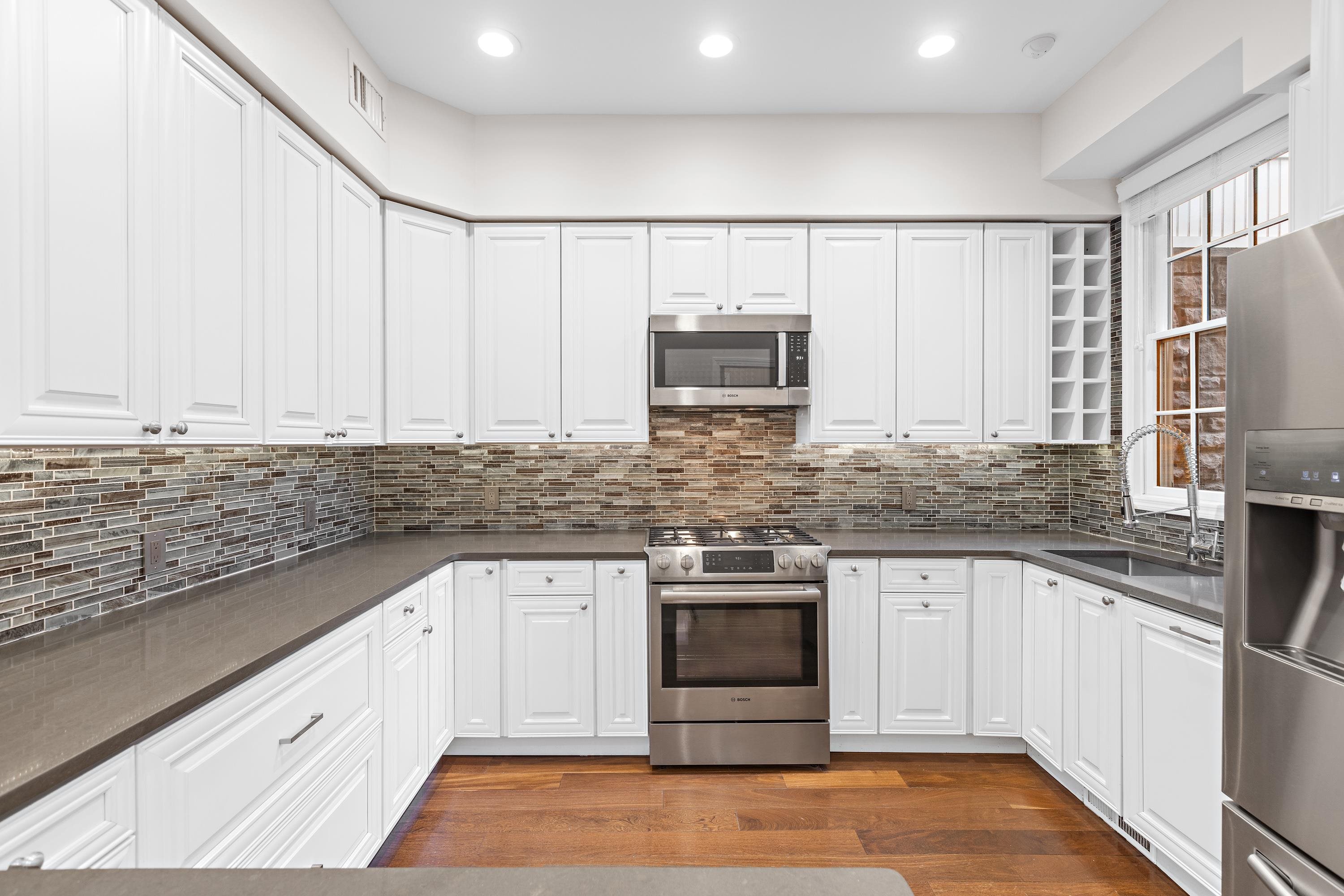 147 Manhattan Avenue Jersey City, NJ 07307 - Photo 5 of 42