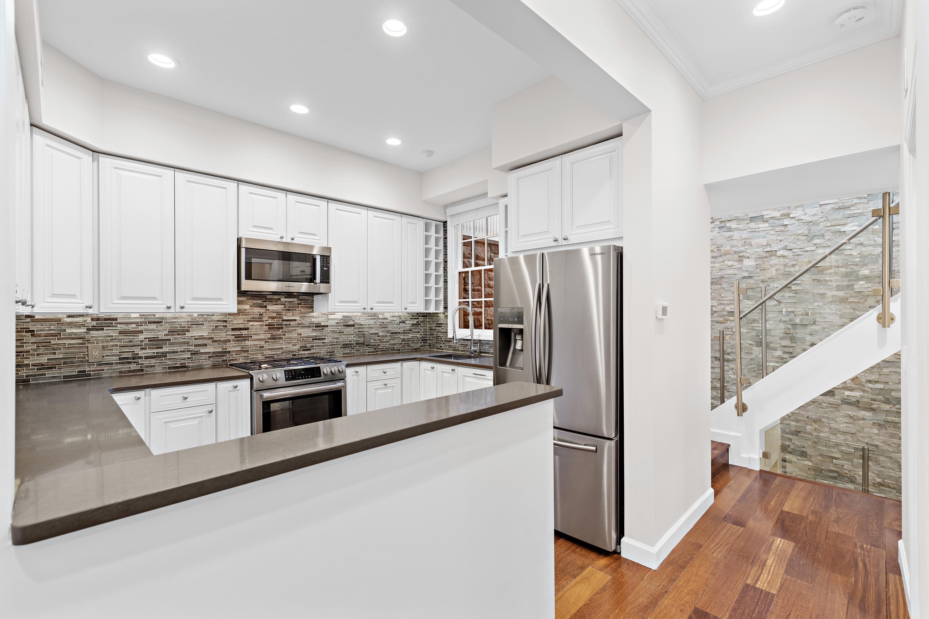 147 Manhattan Avenue Jersey City, NJ 07307 - Photo 6 of 42