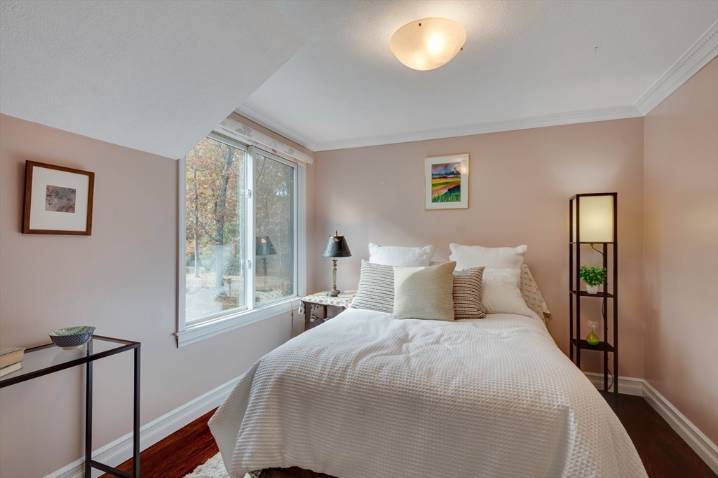 134 Chestnut Circle, Unit 134 Lincoln, MA 01773 - Photo 21 of 38 a bedroom with a bed and a window