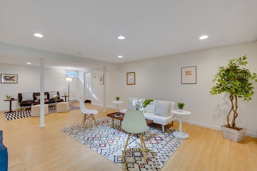 134 Chestnut Circle, Unit 134 Lincoln, MA 01773 - Photo 25 of 38 a living room with furniture and a potted plant