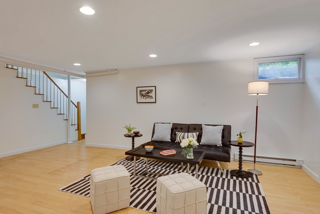 134 Chestnut Circle, Unit 134 Lincoln, MA 01773 - Photo 27 of 38 a living room with furniture