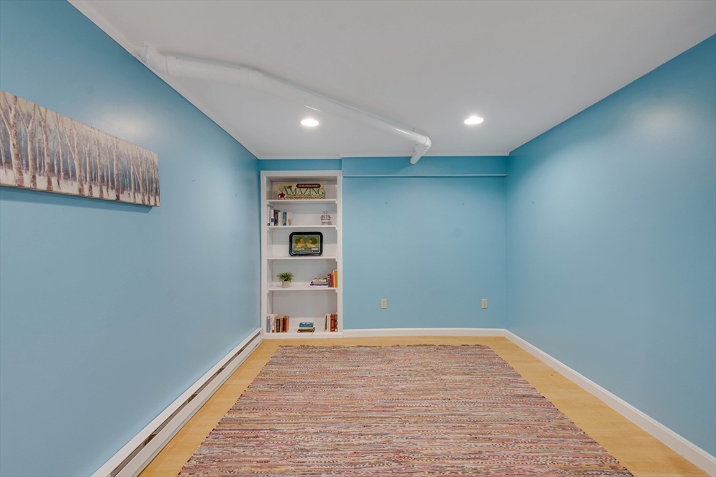 134 Chestnut Circle, Unit 134 Lincoln, MA 01773 - Photo 30 of 38 a view of empty room