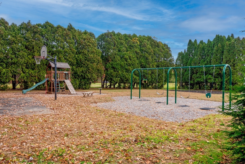 134 Chestnut Circle, Unit 134 Lincoln, MA 01773 - Photo 35 of 38 a view of a park