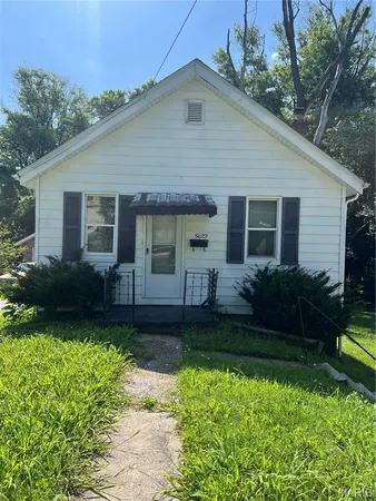 $1,050 | 5622 Janet Avenue, St. Louis, MO 63136