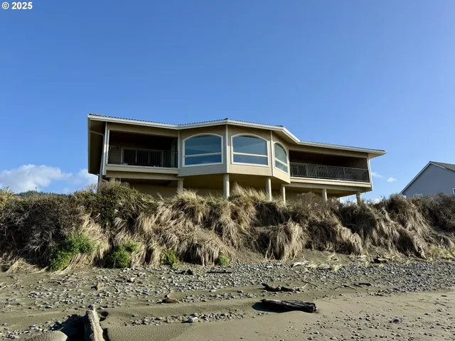 $1,350,000 | 30555 Sandy Drive, Gold Beach, OR 97444
