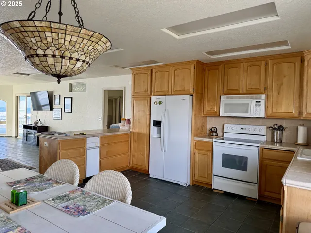 $1,350,000 | 30555 Sandy Drive, Gold Beach, OR 97444