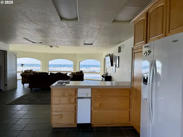 $1,350,000 | 30555 Sandy Drive, Gold Beach, OR 97444