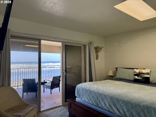 $1,350,000 | 30555 Sandy Drive, Gold Beach, OR 97444