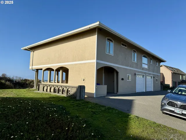 $1,350,000 | 30555 Sandy Drive, Gold Beach, OR 97444