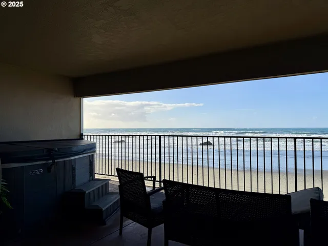 $1,350,000 | 30555 Sandy Drive, Gold Beach, OR 97444