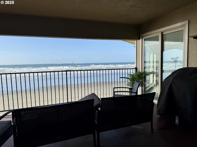 $1,350,000 | 30555 Sandy Drive, Gold Beach, OR 97444