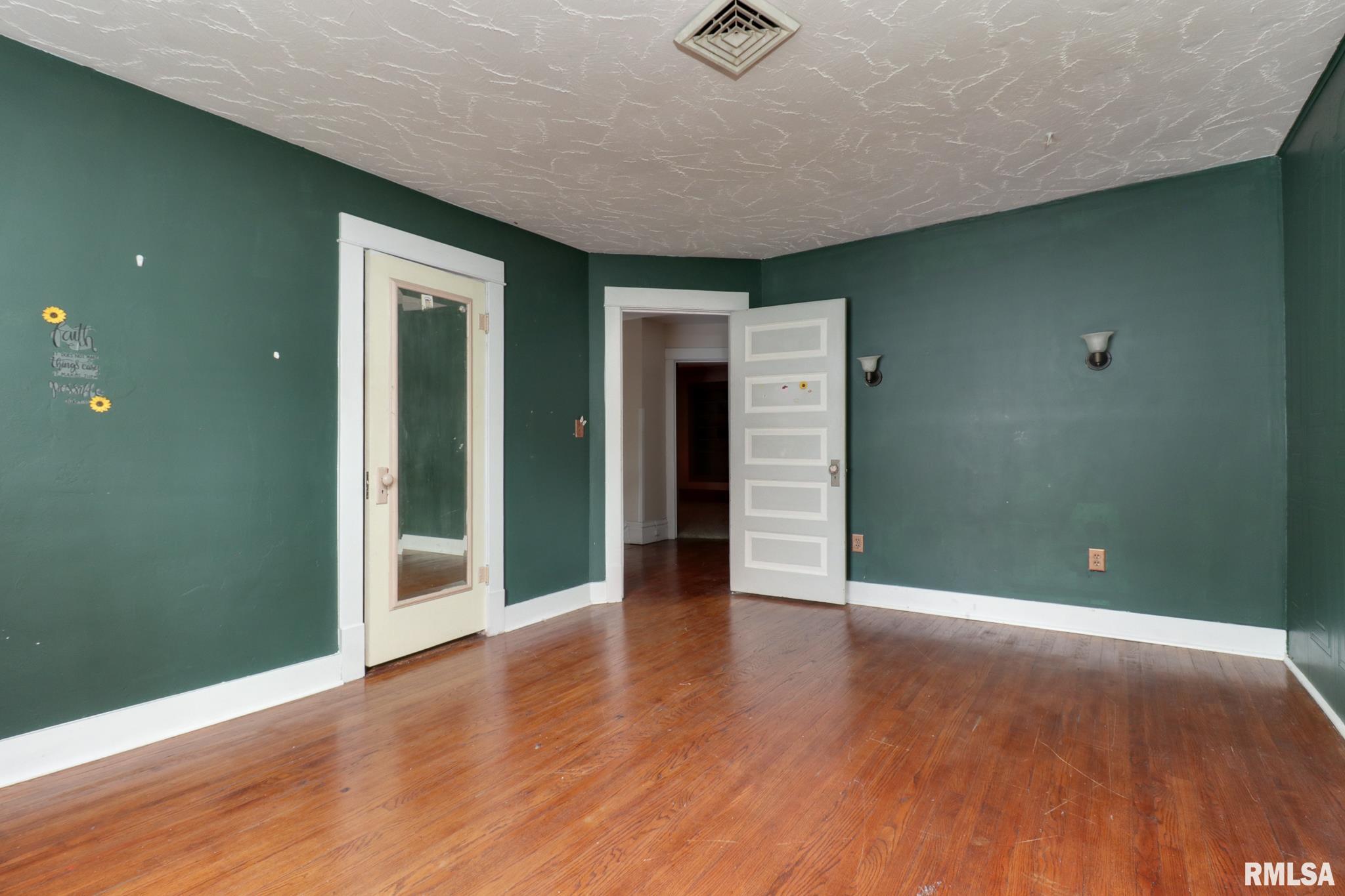 412 Elm Street Delavan, IL 61734 - Photo 17 of 33